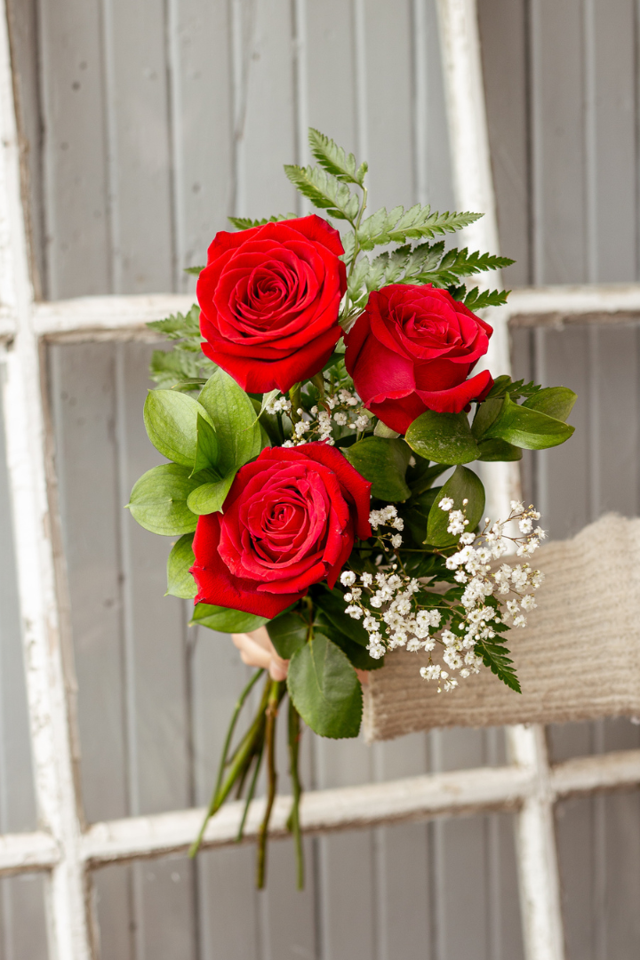 Bouquet of red roses