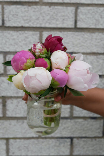 Bouquet de pivoines locales (choix du fleuriste)